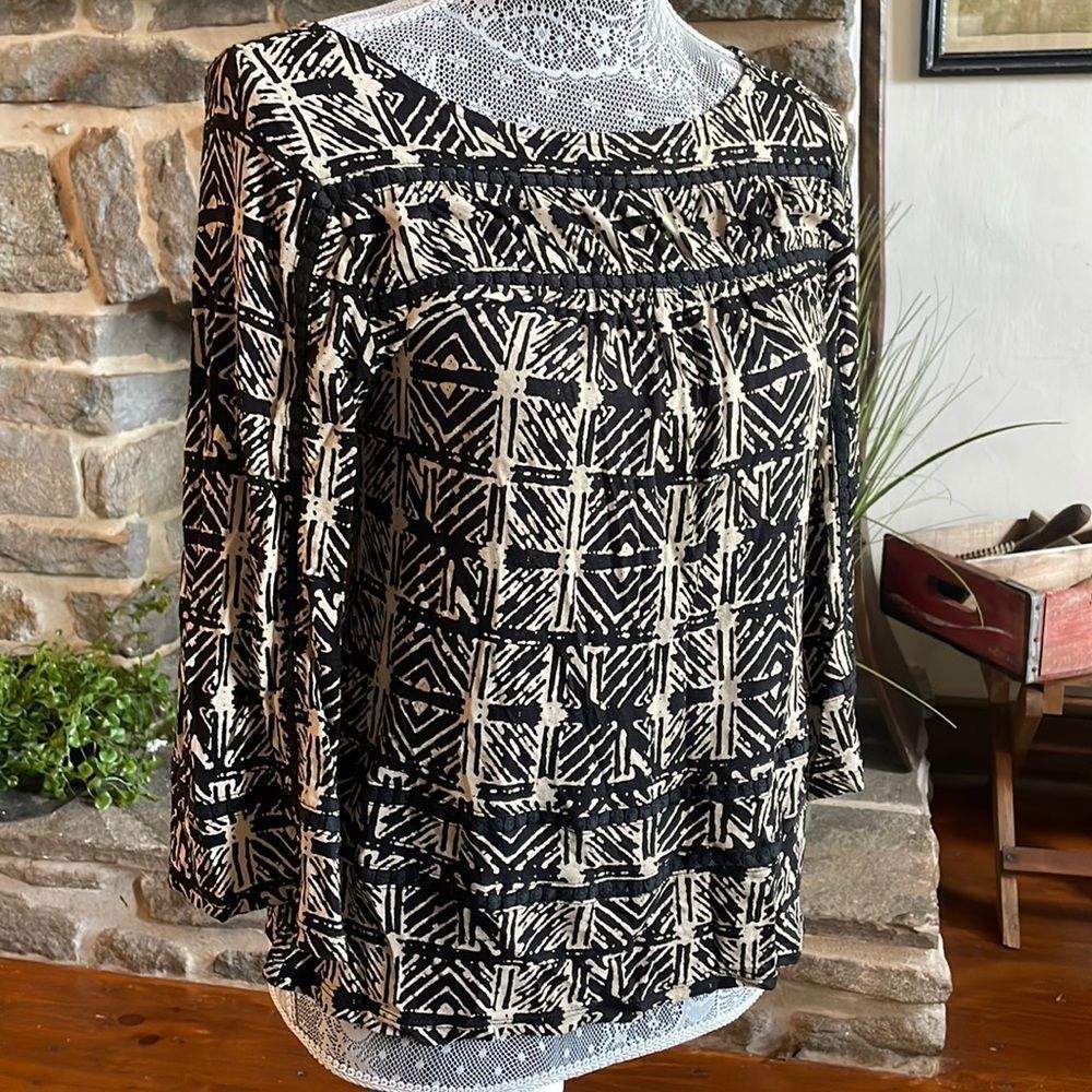 Lucky Brand Abstract Beige and Black Abstract Top
